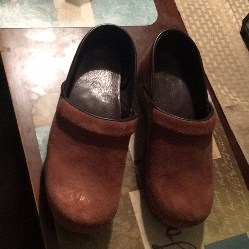 Dansko brow suede sz 8.  38